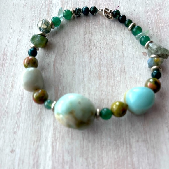 Handmade Precious Crystal Gemstones Necklace and Bracelet Set - Picture 5 of 5